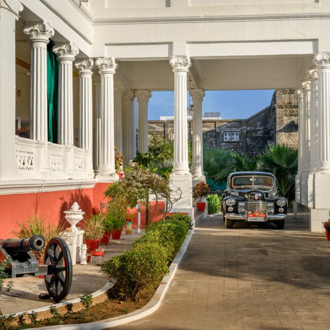 10. A superb 1941 Cadillac at the palace portico.-min